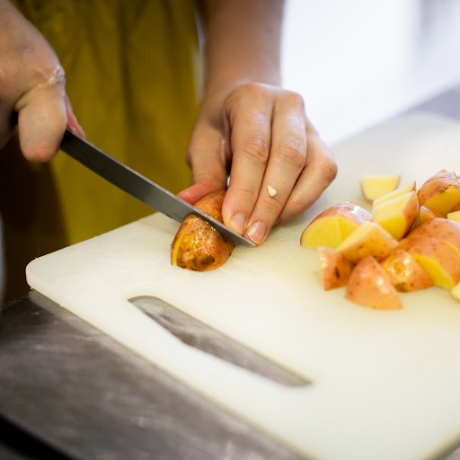are plastic cutting boards safe